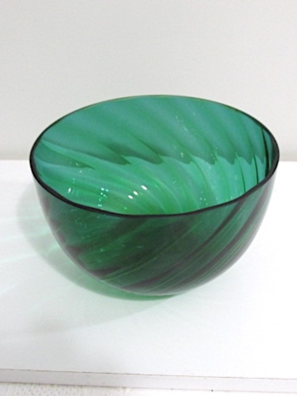 VTG 80s Emerald Green Swirl Glass Salad Bowl - Picture 6 of 6